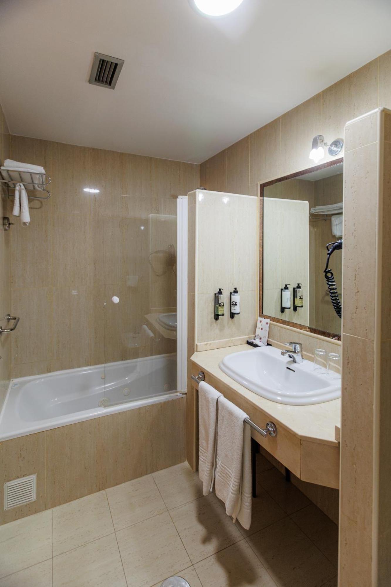 Hotel Ciudad Onís Kültér fotó